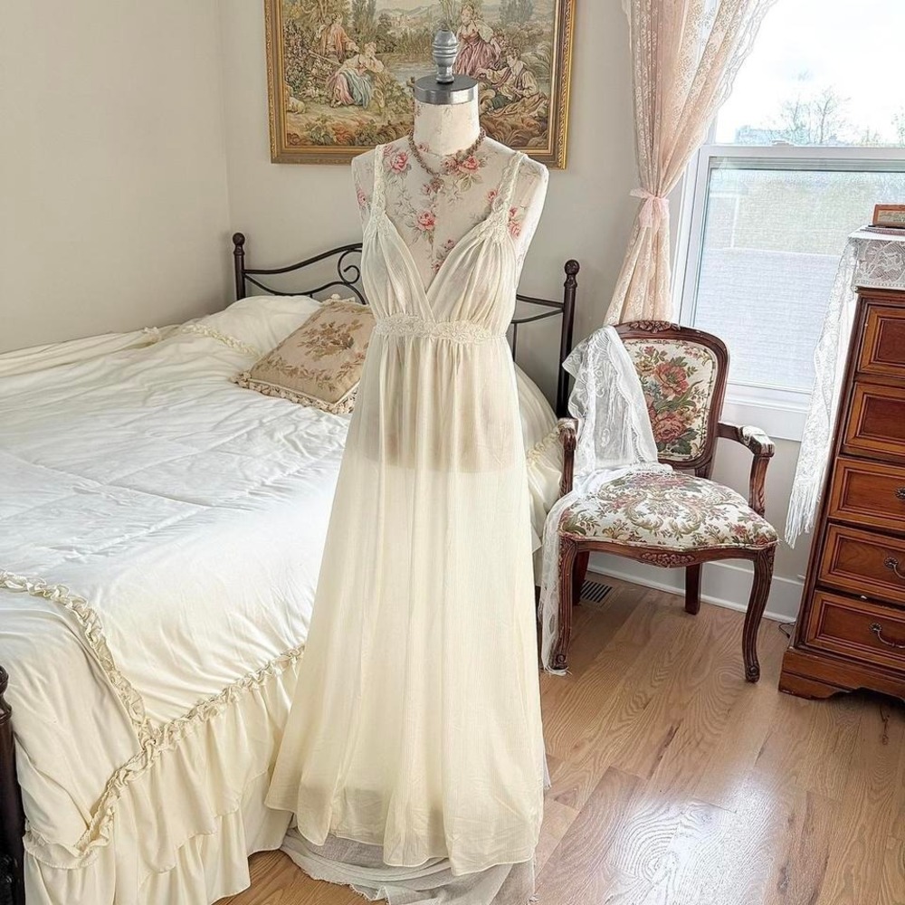 70s Kayser ivory chiffon nightgown dress size medium